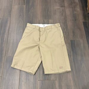 Dickies Men’s Khaki Work Shorts – Size 38 (Loose Fit)